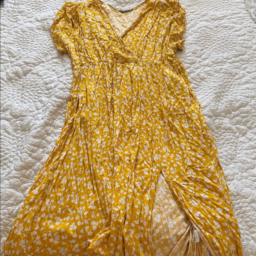 BloomChic Yellow and White Floral Dress